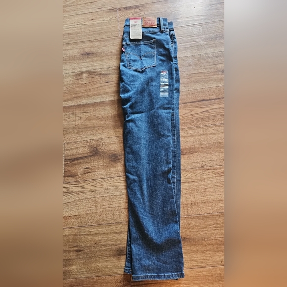 Levi's Shaping Straight Leg Jean 31/30 NWT. - Picture 4 of 5